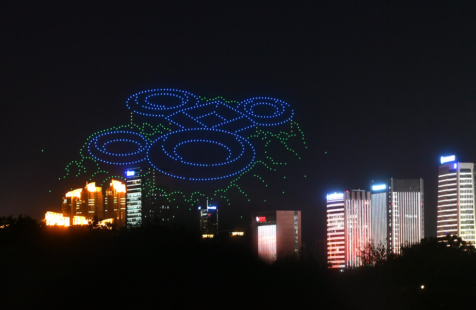 上千架无人机点亮福州夜空 迎第44届世界遗产大会