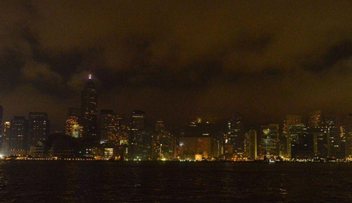 香港逾4000商厦响应熄灯1小时 维港两岸一片黑暗