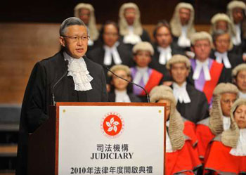 李国能表示: 回归后香港已经全面落实司法独立