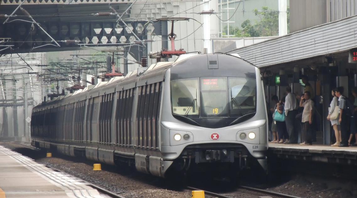 港铁“乌蝇头”列车“荣休” 曾服务市民几十年