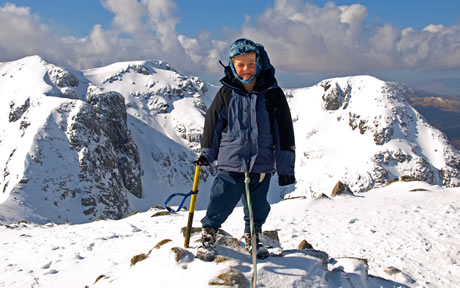 英10岁男孩登顶苏格兰284座914米以上山峰（图）