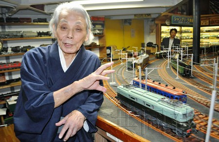 日本九旬老人花毕生心血制出千件铁路模型（图）