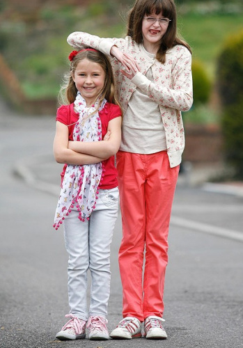 英国6岁女孩身高近1.5米 患有罕见遗传病(图)
