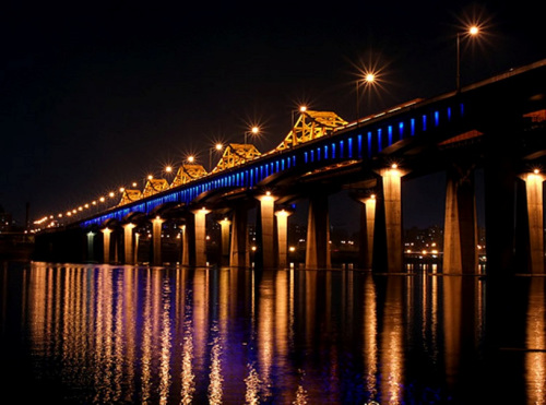 韩每天40人自杀 政府在汉江大桥设免费SOS电