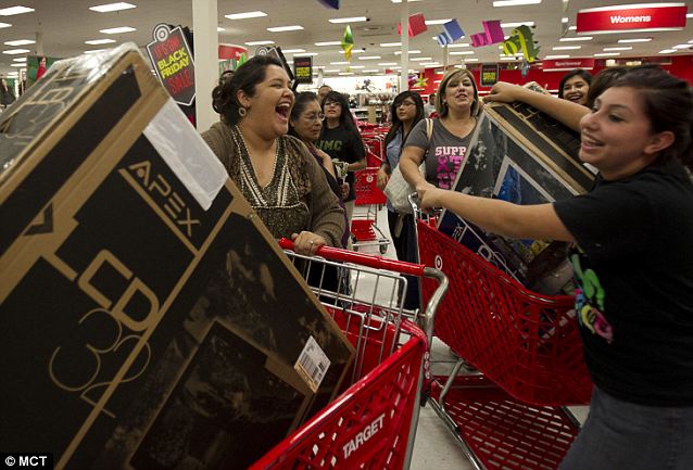 2012年美国感恩节假期购物人数与消费额均创