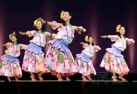 日本高中生举办舞蹈大赛 为福岛重建祈福(图)