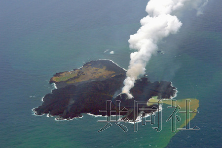 日本西之岛面积因火山活动扩大为原来3倍(图)