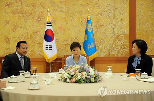 朴槿惠就任总统后首次会见朝野国会代表(图)