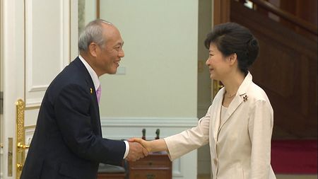 朴槿惠接见日本东京都知事 强调正确认识历史问题