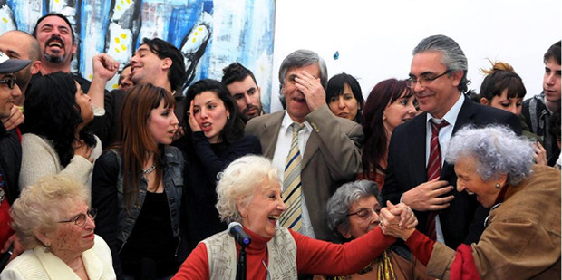 阿根廷老奶奶找到失散37年外孙 总统祝贺(图)