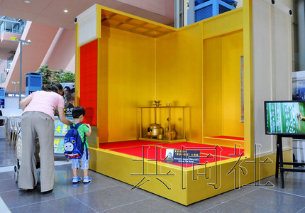 日本展示黄金茶室 纪念“大阪之阵”400年(图)