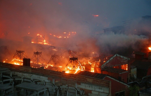 莫斯科一工厂发生严重火灾暂无伤亡情况报告（图）