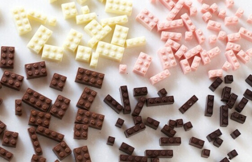 日本设计师奇思妙想 用巧克力制成可食用乐高积木 