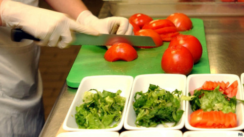 研究称每周吃10份西红柿 前列腺癌风险可骤减 