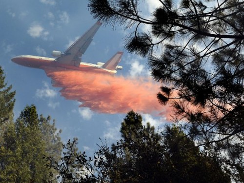 加州森林大火持续蔓延数千户居民被迫撤离（图）