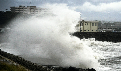 日本台风受伤人数升至45人 逾44万人紧急避难 