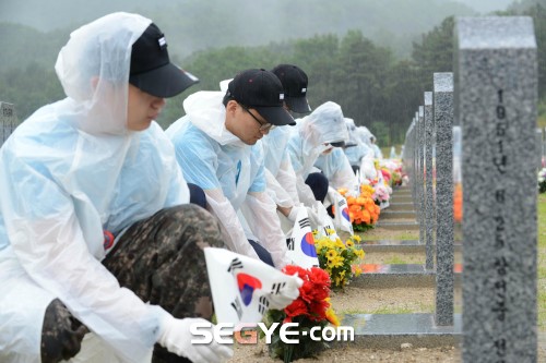韩国士兵因军营暴力自杀后被授予“殉职”称号 