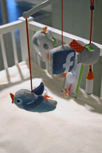 荷兰学生发明宝宝自拍神器 可自动上传社交网络 