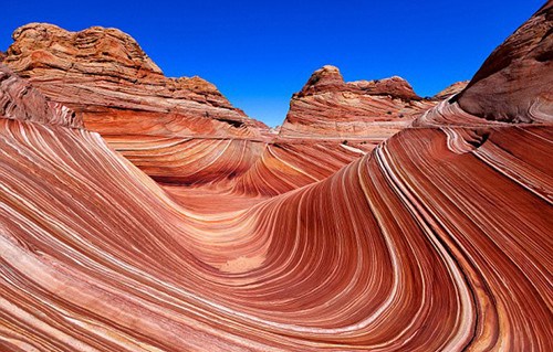 实拍美国红崖“石浪”奇景 神奇地貌如火星(图)