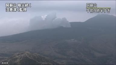 日本熊本县阿苏山火山活动持续 火山灰高达200米 