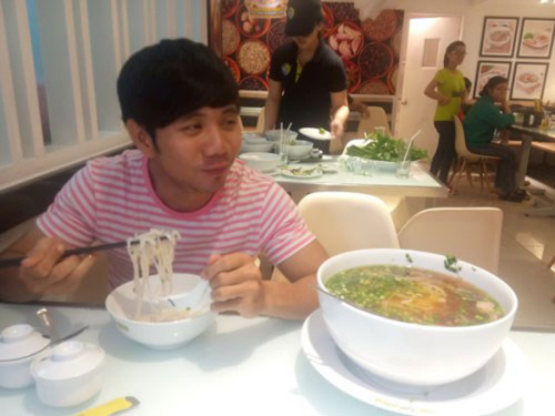 越南1500食客挑战“巨碗”河粉 仅十分之一成功