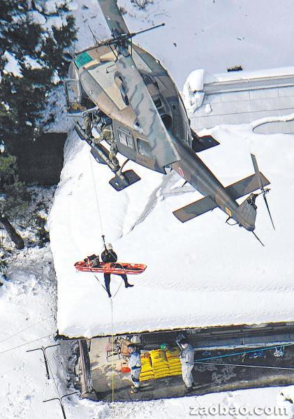 台媒:北海道遇暴风雪天气 致1人死300架航班停飞