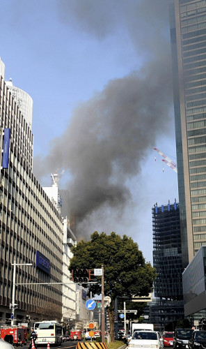 日本名古屋一百货公司突然起火引发混乱（图）