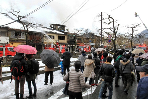 日本城崎温泉街突发大火19栋房屋被毁2人遇难