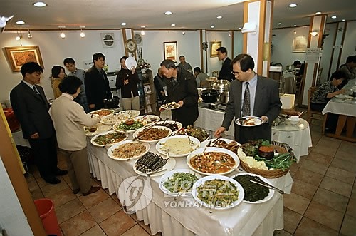 韩国人“在外吃饭”比例上升 饮食健康引人忧 