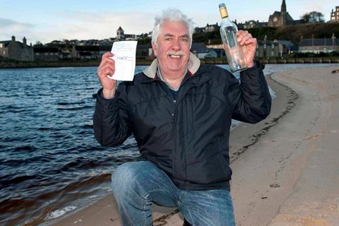 苏格兰男子42年前投海瓶中信近日纽约被拾（图）