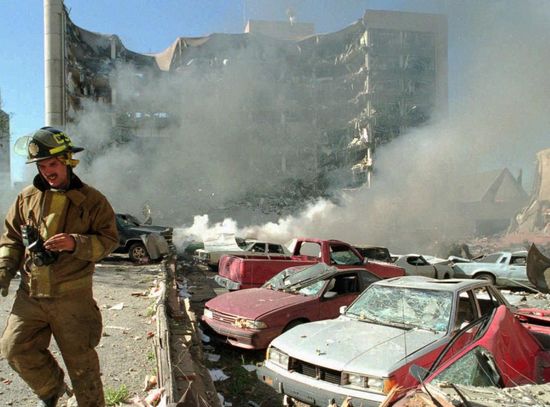 美悼念俄克拉何马爆炸案20周年 克林顿出席(图)