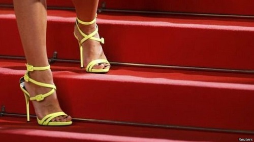 戛纳电影节被指拒绝嘉宾穿平底鞋入场引争议图