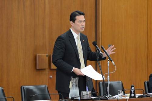 日本一国会议员酒后闹事现丑态 被勒令禁酒一年