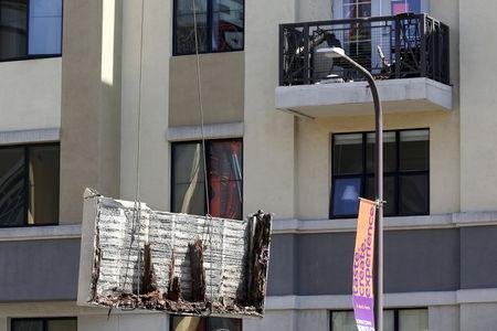 美国加州伯克利公寓阳台坍塌6人死亡7人重伤