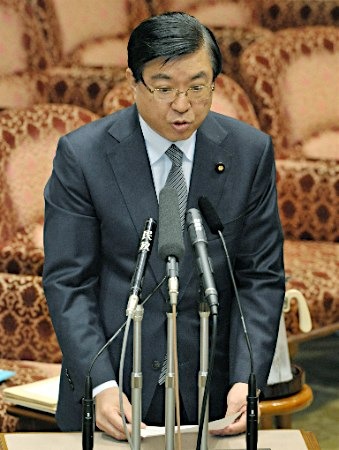 日本首相助理就不当言论道歉不辞职遭朝野质疑