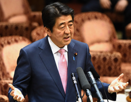 日本各界反对声一片 安倍拟就安保法案做出说明 
