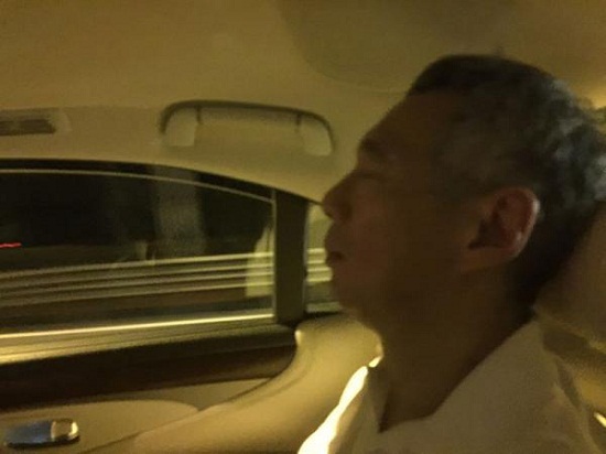 新加坡总理李显龙车上小睡夫人温馨“偷拍”（图）