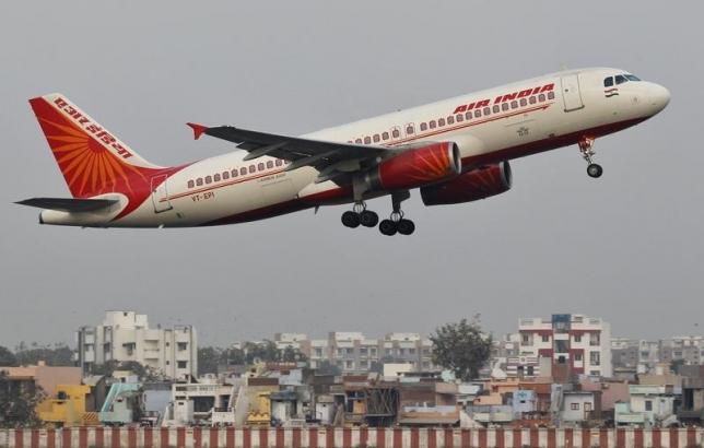 印度航空公司停飞125名“超重”空服人员