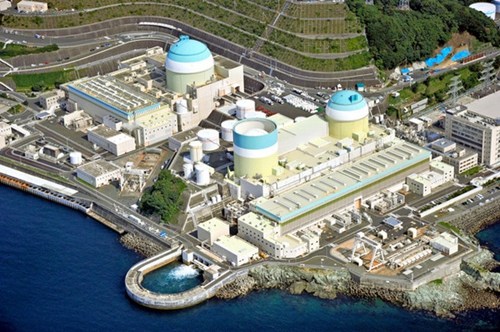 日本民众顶烈日抗议政府重启伊方核电站（图）