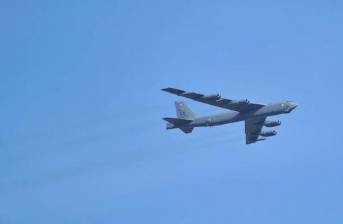 外媒：美军B-52战略轰炸机进入朝鲜半岛空域 