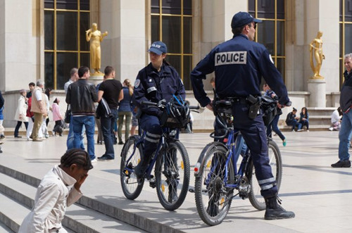 法国警察以貌取人滥查身份5年内近300人成受害者