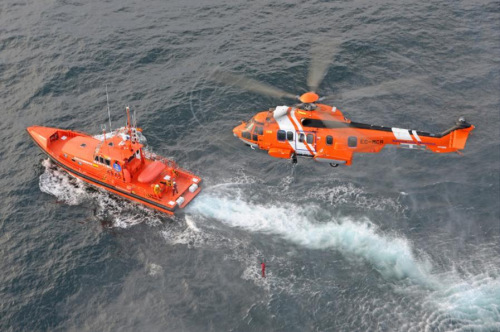 挪威一架直升机坠海原因不明机上13人全部罹难