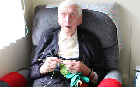 澳最年长老人逝世曾以为企鹅织毛衣闻名（图）