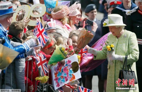 英女王在温莎城堡举行90岁庆典众星与千头马祝寿