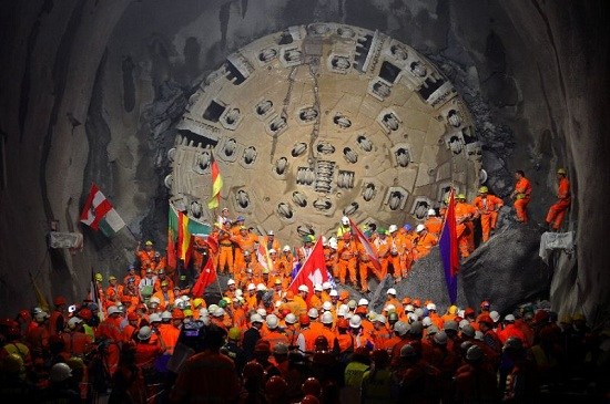 瑞士将开通运行全球最长铁轨隧道工程耗时20年