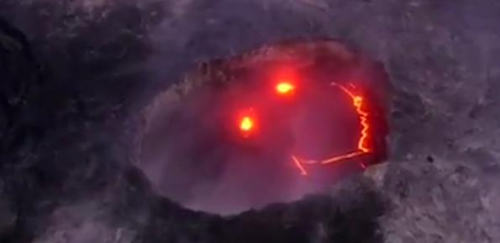 夏威夷火山会“微笑” 喷发岩浆吸引观光客(图)