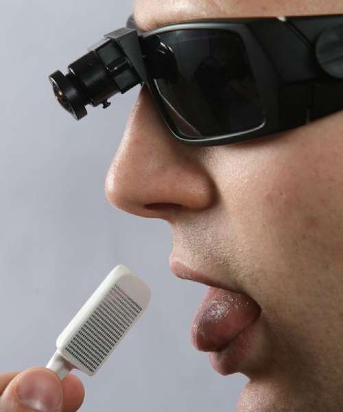 美发明新仪器 助盲人以舌代眼重见光明(图)