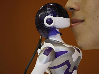 日本公司推出会接吻的可爱女友机器人(图)