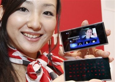 日本推出屏幕与键盘分离的未来型手机(图)