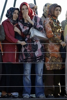土耳其法院裁定:禁止伊斯兰妇女在大学戴头巾